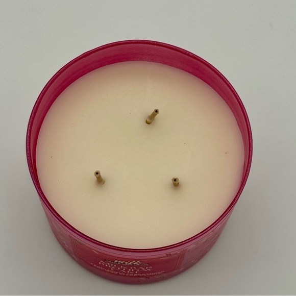 Bath & Body Works Milk Bar Birthday Cake Candle 3 Wick Candle NWT - Picture 6 of 8
